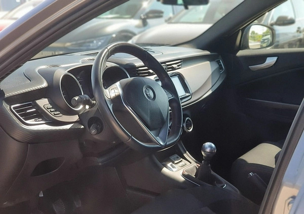 Alfa Romeo Giulietta cena 64800 przebieg: 55827, rok produkcji 2018 z Gniezno małe 562